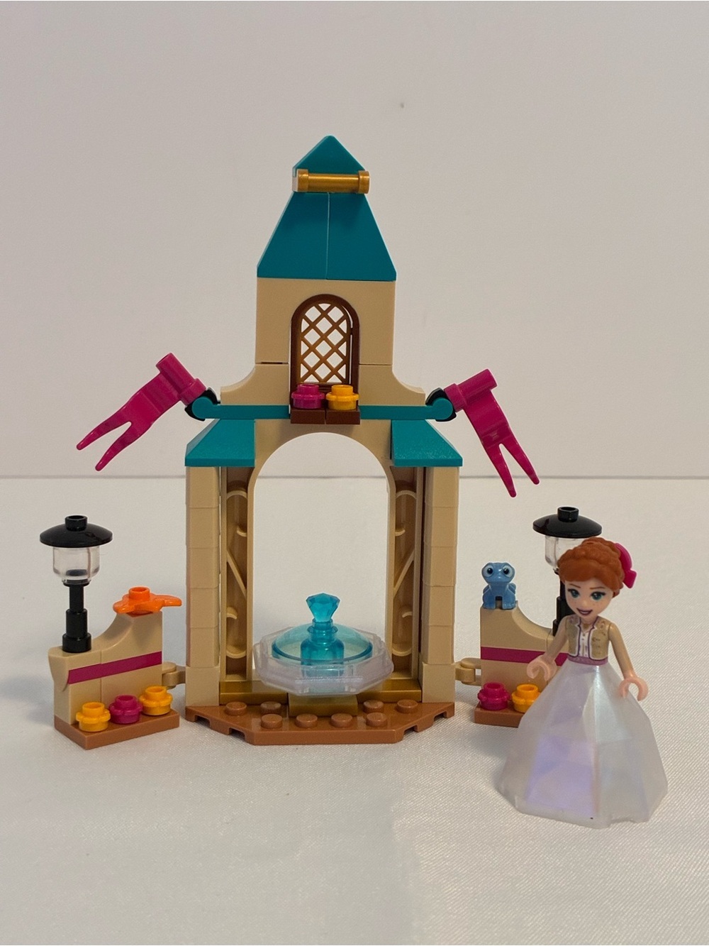 Lego Disney Frozen Anna’s Castle Courtyard #43198 Retired